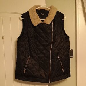 NWT Woman's Large Kensie Jeans Black Quilted Vest with Tan Faux Fur, Gold Zipper